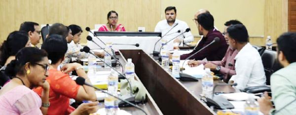 एकलव्य विद्यालयों की जिला स्तरीय समिति की बैठक