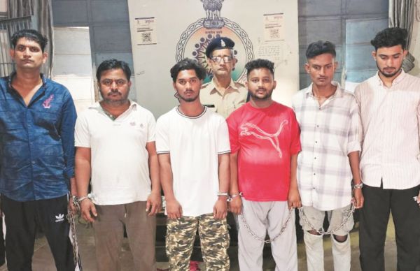 मारपीट-हत्या की कोशिश, 2 नाबालिग समेत 8 गिरफ्तार