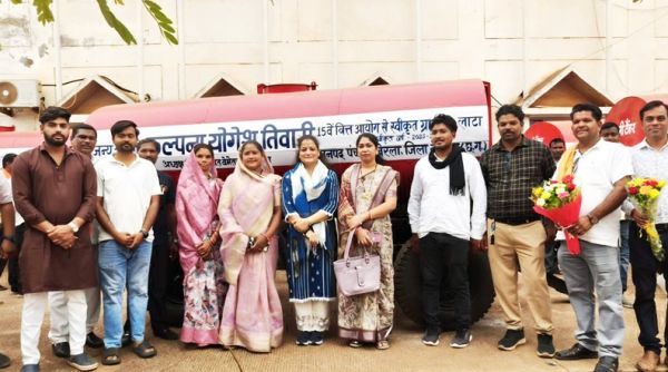 जल संकट से जूझ रहे 9 ग्राम पंचायतों को  जिपं अध्यक्ष ने वितरित किए पानी टैंकर