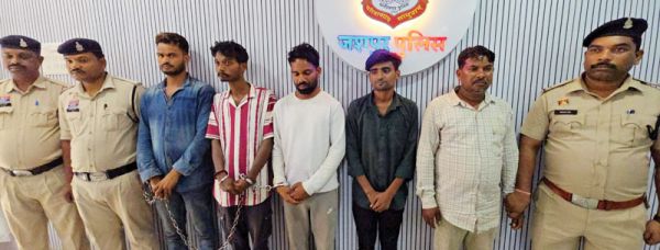 नशीले इंजेक्शन संग 5 तस्कर गिरफ्तार