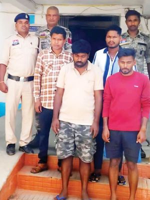 छापा: 4 जुआरी गिरफ्तार, नगदी व वाहन जब्त