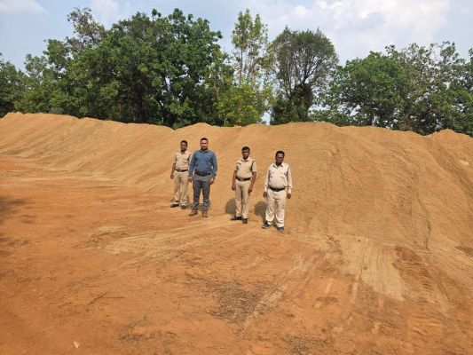 रेत का अवैध भण्डारण, जब्ती   प्रकरण दर्ज कर नोटिस भी
