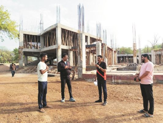 आयुक्त ने निर्माण कार्यों का किया निरीक्षण