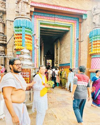 पीएम नरेन्द्र मोदी की उत्तरोत्तर सफलता के लिए जगन्नाथपुरी में विशेष पूजा-अर्चना की गांधी ने