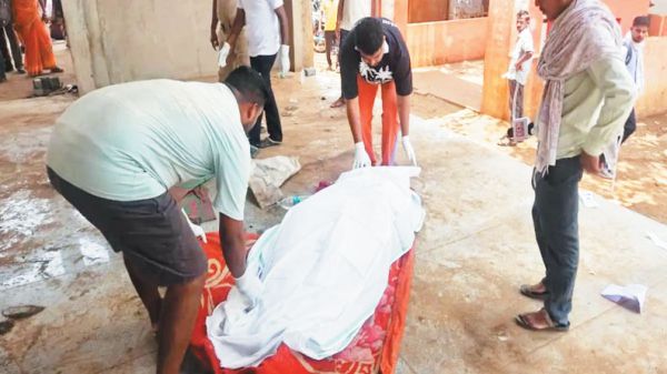 स्टेशन पर वृद्धा का शव 7 घंटे तक खुले में पड़ा रहा