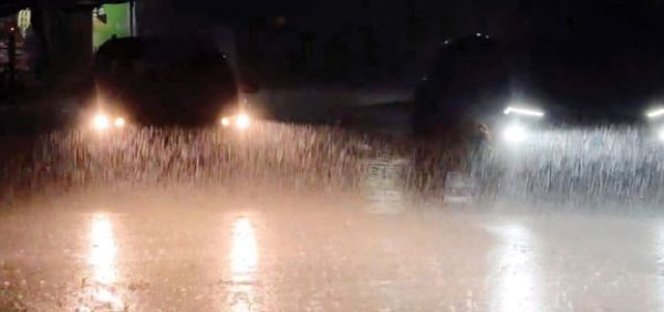झमाझम बारिश, गर्मी से मिली राहत,  कई इलाकों की बिजली बंद
