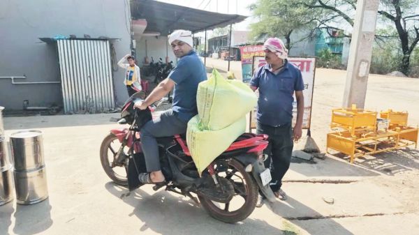 11 लाख का खाद जब्त, कृषि केंद्र सील