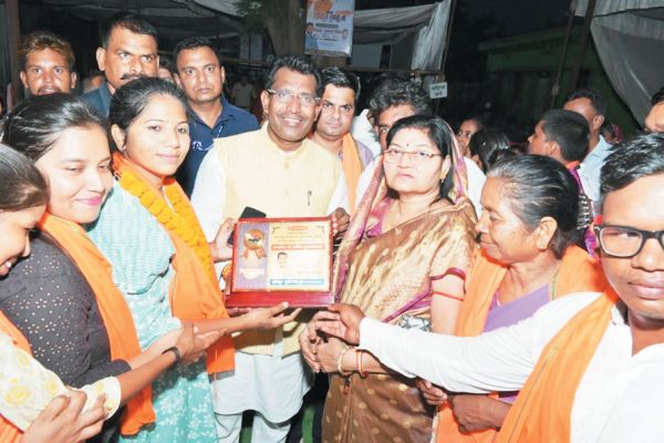 पांडुका सरपंच संग 50 लोगों ने किया भाजपा प्रवेश