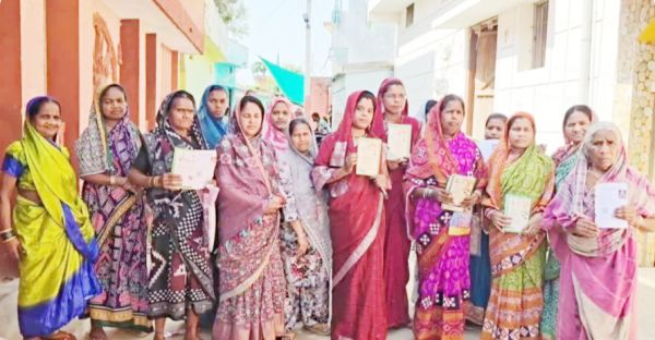 बसना नपं में सैकड़ों राशन  कार्डधारकों को तीन-चार महीनों से चावल, शक्कर, नमक नहीं -आरोप