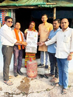 नि:शुल्क पीएम उज्ज्वला   गैस कनेक्शन का वितरण