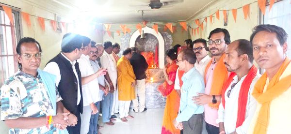 मोदी सरकार के 12 वर्ष पूरे, झुग्गी झोपड़ी प्रकोष्ठ ने  की पूजा-अर्चना