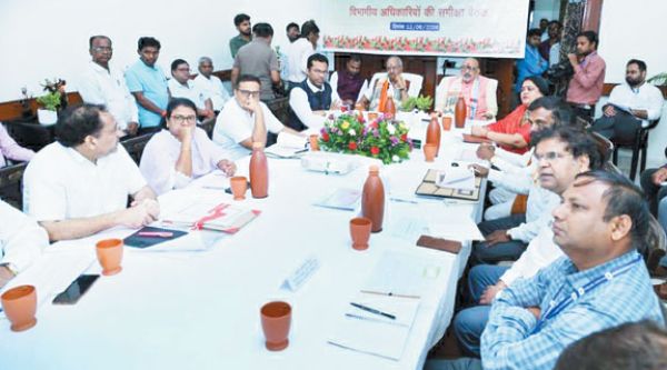 बुनकरों और शिल्पियों की आय बढ़ाने डिजाइन प्रशिक्षण-नवाचार पर जोर