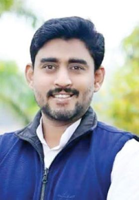 बरसात पूर्व नालियों की सफाई और स्ट्रीट लाइट सुधार की मांग, नेता प्रतिपक्ष ने सौंपा ज्ञापन