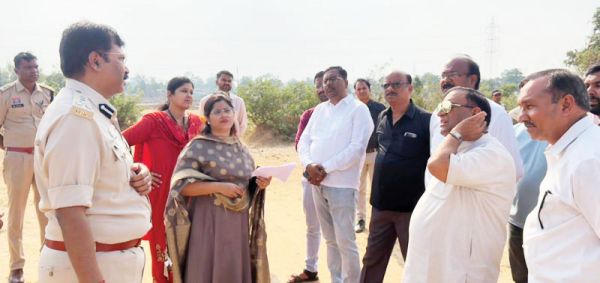 शिवनंदनपुर में सीएम का आगमन, कलेक्टर - एसएसपी ने लिया तैयारियों का जायजा