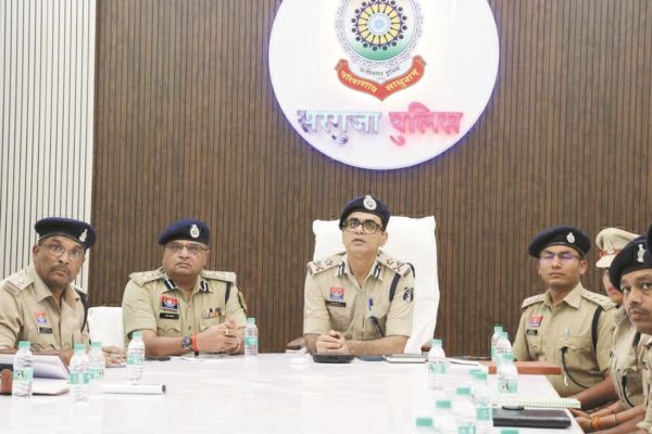 सरगुजा आईजी ने प्रशिक्षु उप निरीक्षकों को दिए पुलिसिंग के टिप्स