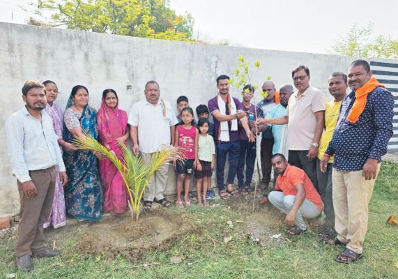 साहू समाज ने पौधरोपण कर पर्यावरण व जल संरक्षण का लिया संकल्प