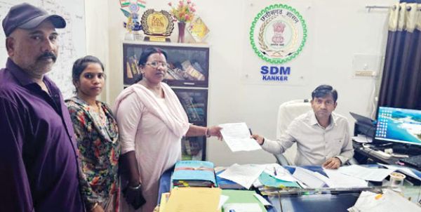 3 माह से वेतन नहीं, कर्मियों ने सौंपा ज्ञापन