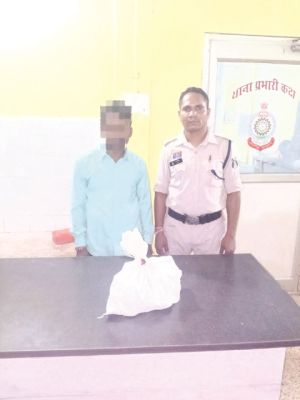 पानी टंकी के पास शराब बेचते आरोपी पकड़ाया