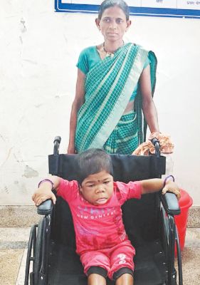 दिव्यांग भूपाली को मिली व्हीलचेयर