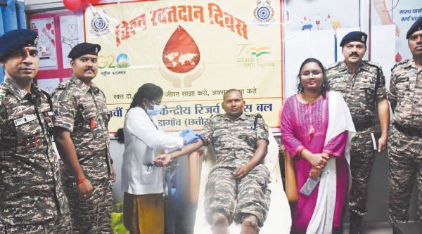 188वीं वाहिनी सीआरपीएफ का जिला अस्पताल में रक्तदान शिविर