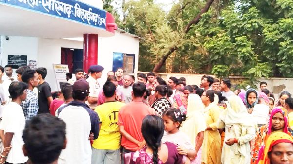 मतांतरण का आरोप, भाजपा कार्यकर्ताओं का धरना, कार्रवाई की मांग