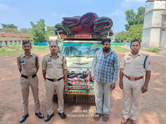 बिना सूचना फेरी कर रहे वाहन पर चालान