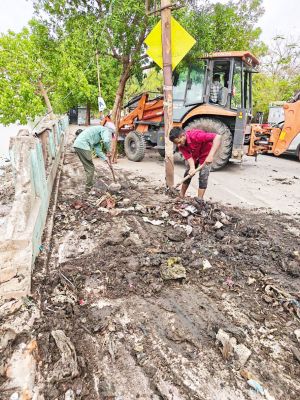 निगम ने चौपाटी के पास से हटाए ठेले-खोमचे