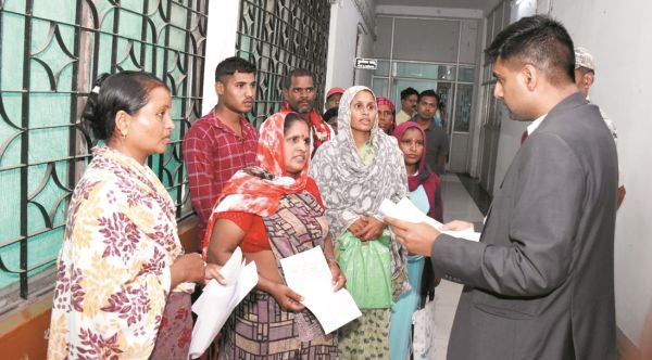 पीटेपानी में निजी भूमि से प्रशासन  ने हटाया अवैध कब्जा