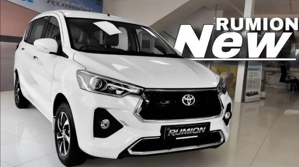 New Toyota Rumion Car 2025 : 10 लाख की कीमत पर आने वाली एक शानदार 7 सीटर वाली एर्टिगा की टू कॉपी बन आ गयी टोयोटा की Rumion car 