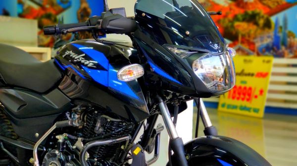 55kmpl के साथ 124CC इंजन लेकर मार्केट में पेश हुई  Bajaj Pulsar 125 bike, कीमत में भारी कमी के साथ डिजिटल फीचर्स