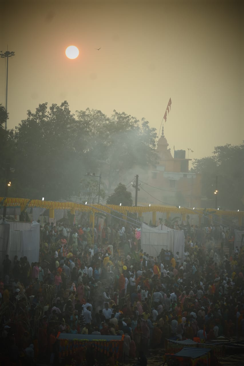 उदय होते सूर्य को अर्ध्य उदय होते सूर्य को अर्ध्य