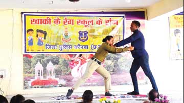 छत्तीसगढ़ की धड़कन और हलचल पर दैनिक कॉलम : राजपथ-जनपथ : खाकी के रंग, स्कूल के संग छत्तीसगढ़ की धड़कन और हलचल पर दैनिक कॉलम : राजपथ-जनपथ : खाकी के रंग, स्कूल के संग