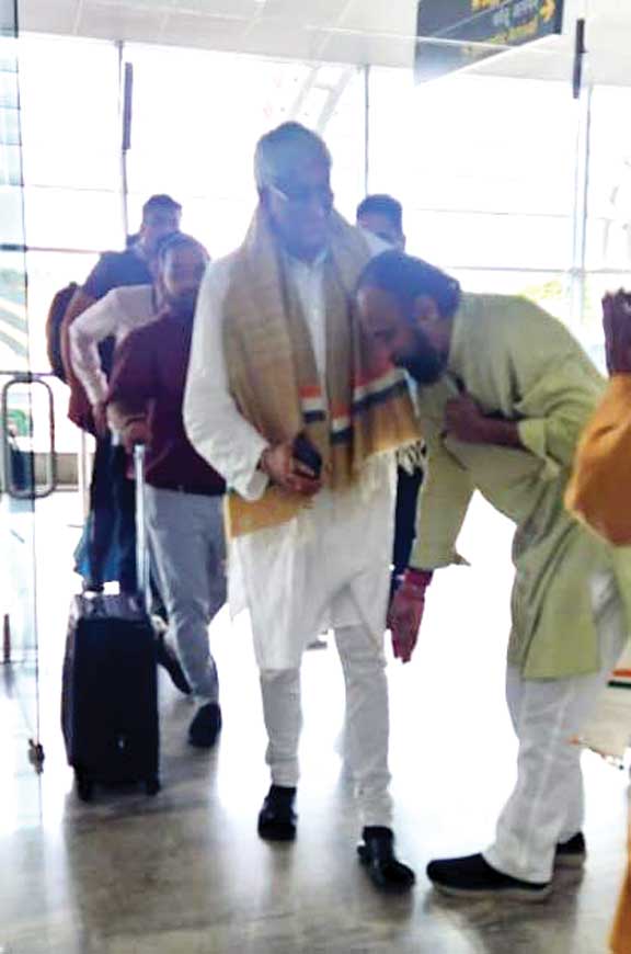 राजपथ-जनपथ : एक पदाधिकारी मुद्दा बन गया !!