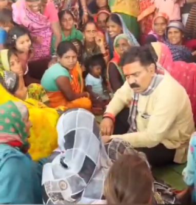 राजपथ-जनपथ :  जमीन पर बैठकर, जमीन से जुडक़र 