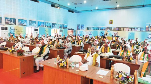 राजपथ-जनपथ : मोबाइल बाहर, राज भीतर