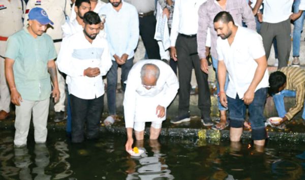 राजपथ-जनपथ : सत्ता गई, स्नान भी गया