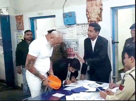 राजपथ-जनपथ : पगड़ी उतारी और छूटा शेखावत...