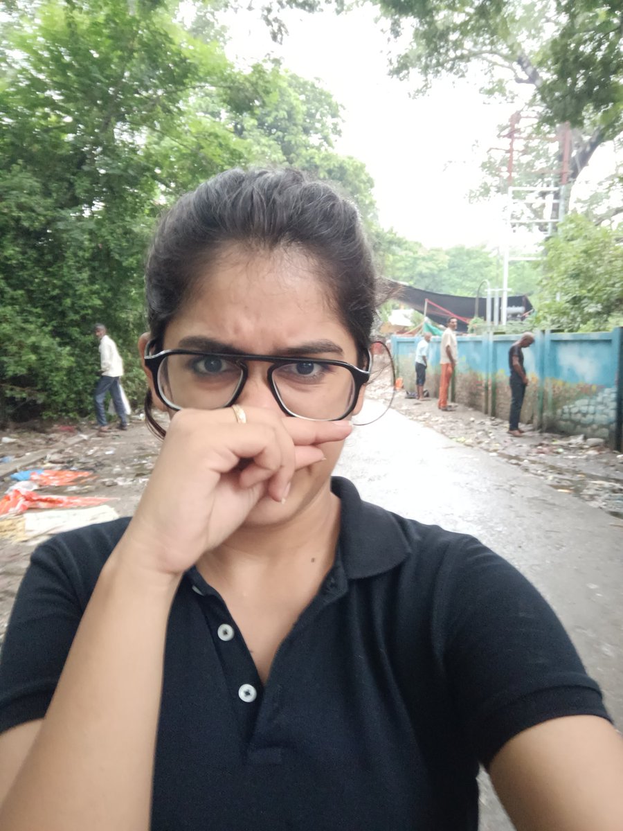 गंगा किनारे हर की पौड़ी, बस दो गंध... गंगा किनारे हर की पौड़ी, बस दो गंध...