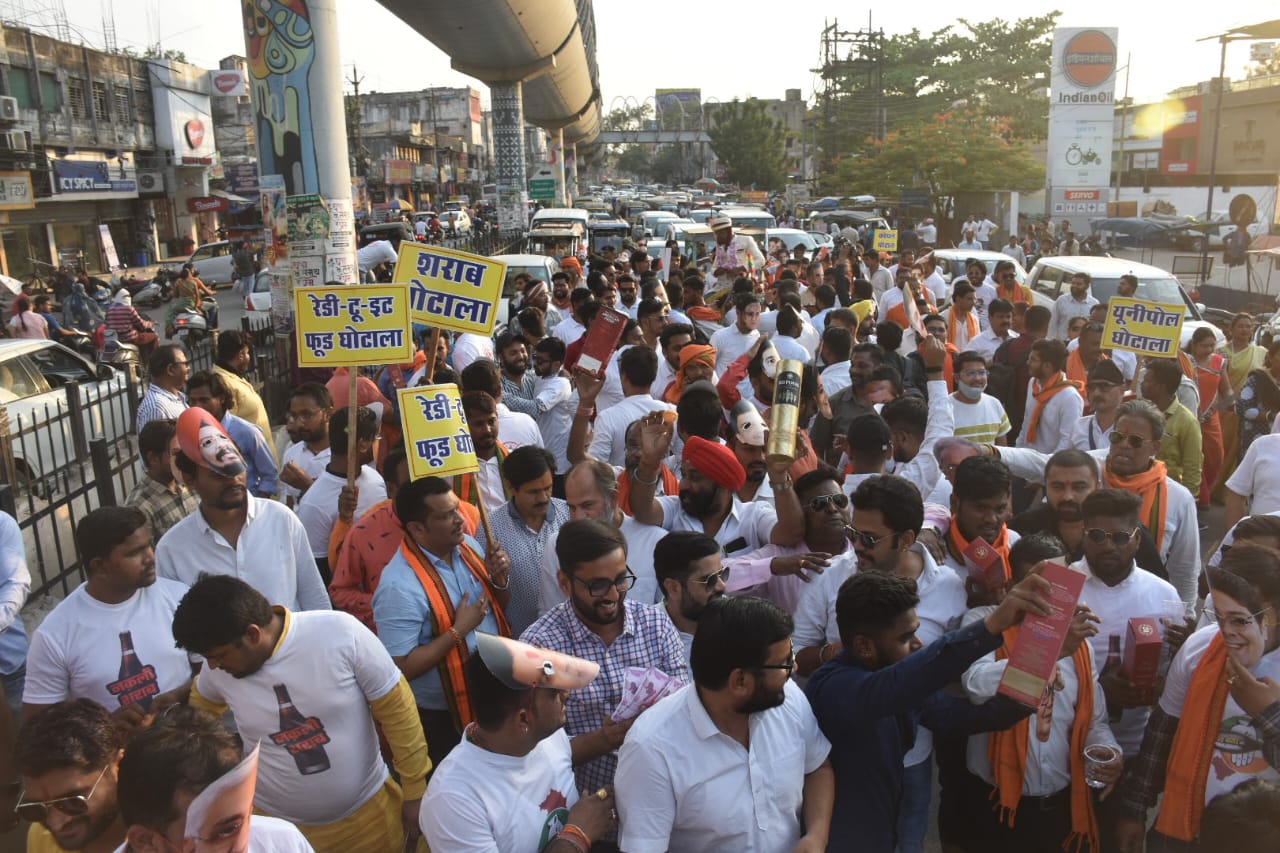 भाजयुमो ने निकाली ‘घोटालों की बारात’ भाजयुमो ने निकाली ‘घोटालों की बारात’
