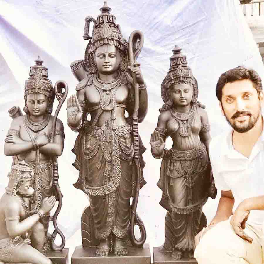 अयोध्या में राम मंदिर के लिए अरुण योगीराज रामलला की मूर्ति का चयन कर लिया गया है। अरुण दिल्ली में इंडिया गेट पर स्थित नेताजी सुभाष चंद्र बोस की प्रतिमा और केदारनाथ में आदि शंकराचार्य की प्रतिमा बनाई है। अयोध्या में राम मंदिर के लिए अरुण योगीराज रामलला की मूर्ति का चयन कर लिया गया है। अरुण दिल्ली में इंडिया गेट पर स्थित नेताजी सुभाष चंद्र बोस की प्रतिमा और केदारनाथ में आदि शंकराचार्य की प्रतिमा बनाई है।