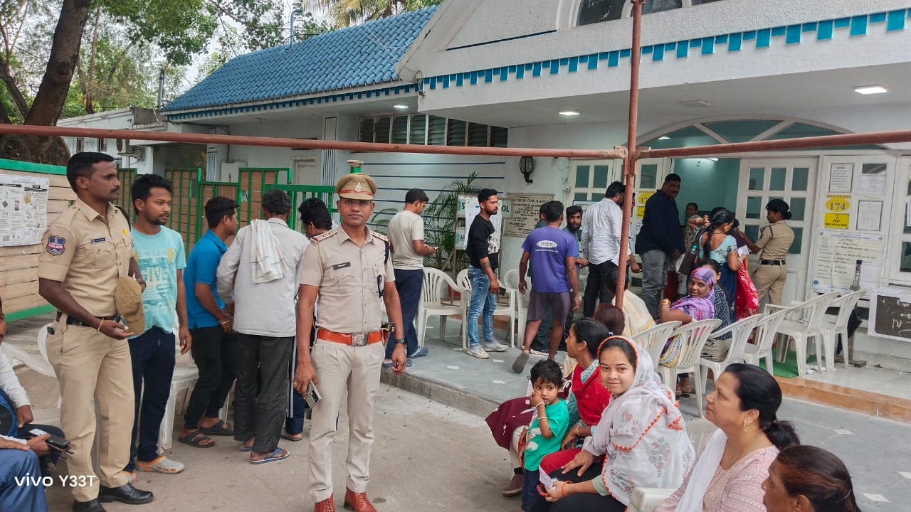 कैमरे की नजर से मतदान : मतदान को लेकर बुजुर्गों में उत्साह, जागरूकता देखते ही बनी