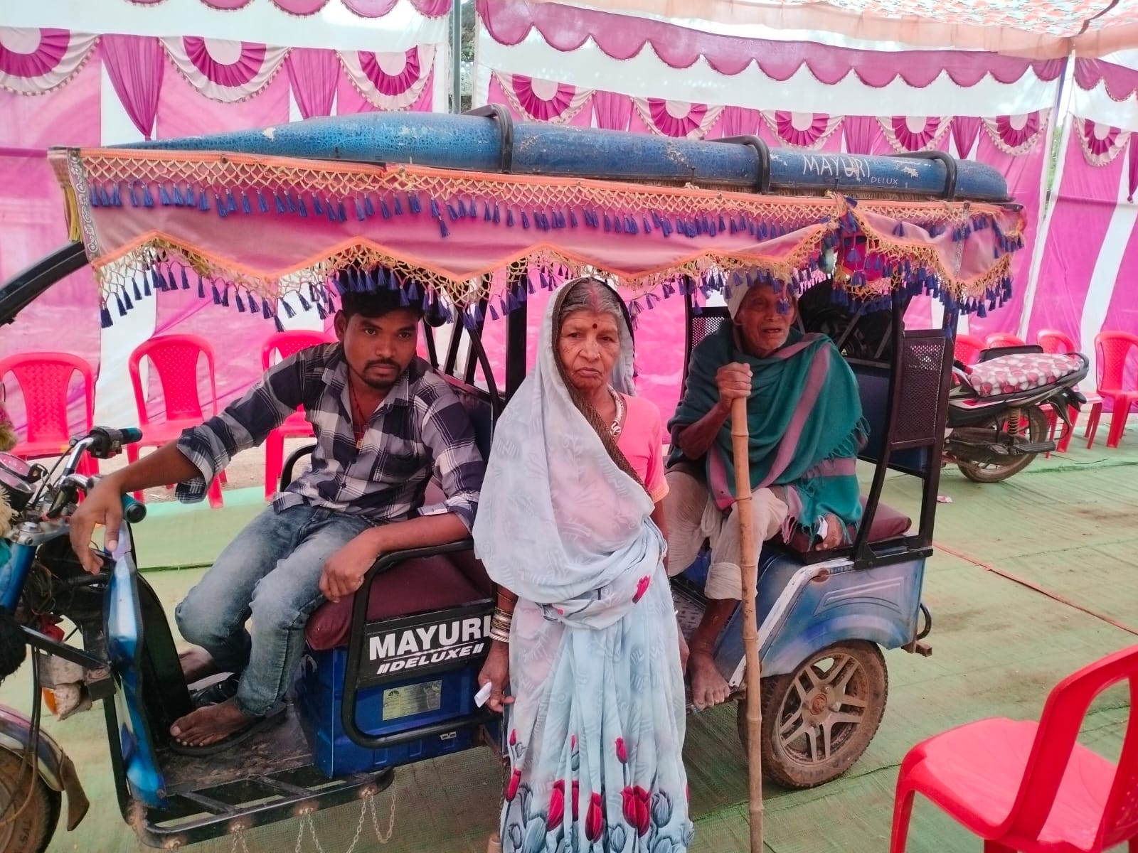 कैमरे की नजर से मतदान : मतदान को लेकर बुजुर्गों में उत्साह, जागरूकता देखते ही बनी
