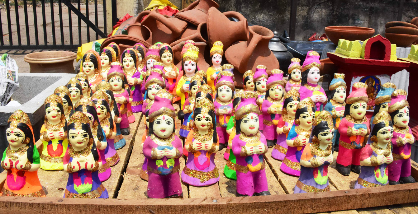 बाजार में पुतरी-पुतरा बाजार में पुतरी-पुतरा