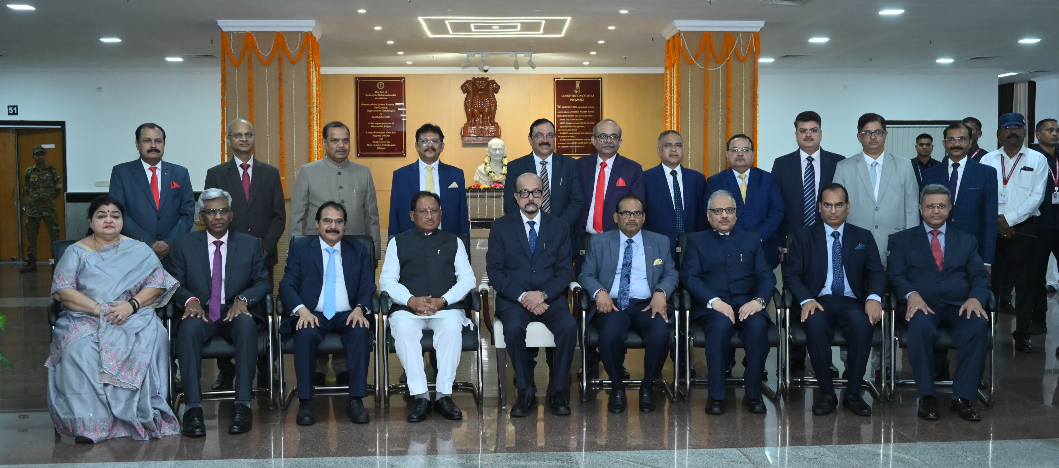  छत्तीसगढ़ हाई कोर्ट में आज रजत जयंती समारोह का आयोजन किया गया, जिसमें राज्यपाल रमेन डेका,  मुख्यमंत्री विष्णु देव साय, केंद्रीय राज्य मंत्री तोखन साहू सहित अनेक मंत्री और विधायक भी पहुंचे थे। चीफ जस्टिस रमेश सिन्हा और अन्य हाई कोर्ट के जजों के साथ इस दौरान एक फोटो सेशन भी हुआ।