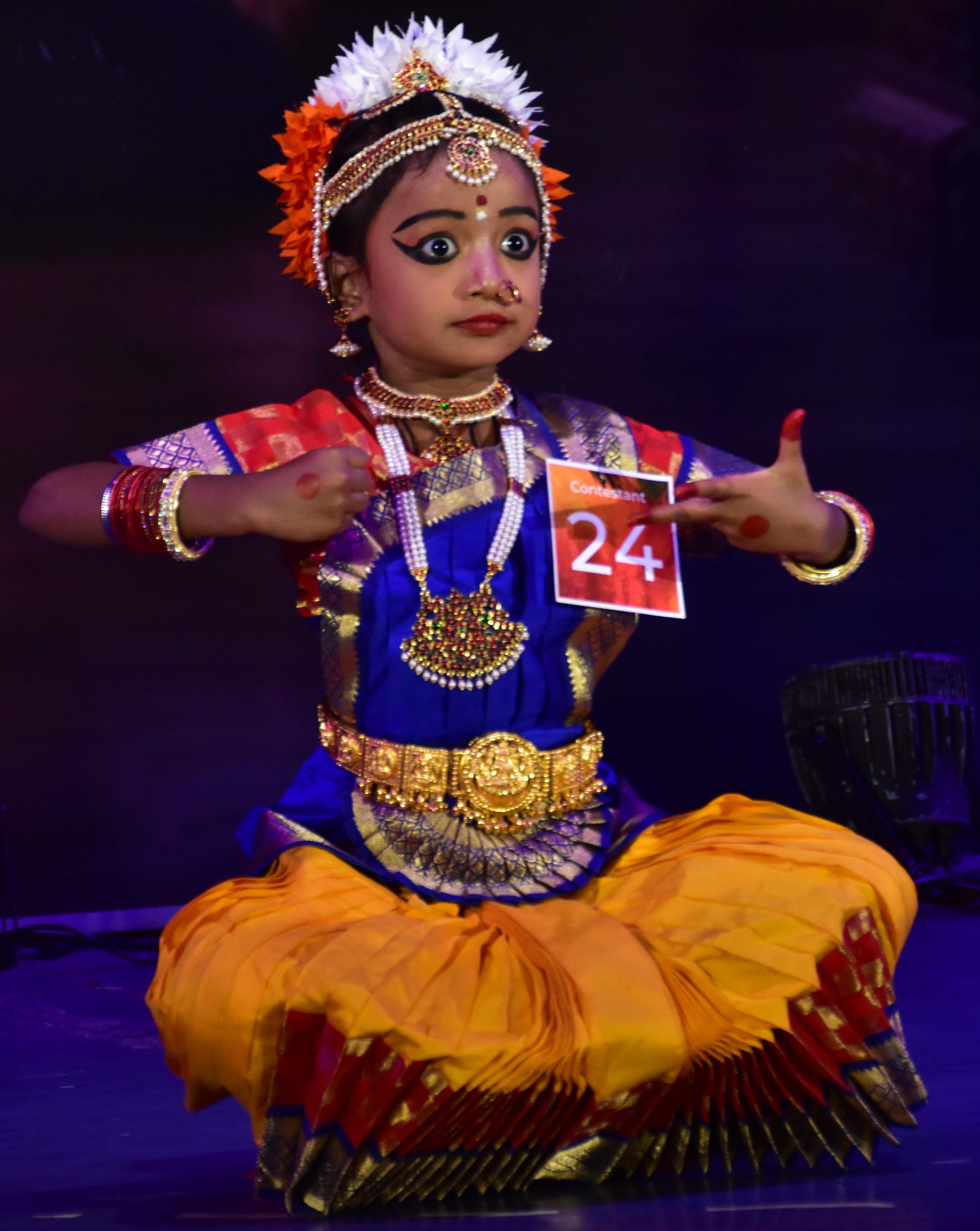 संगीत अकादमी द्वारा राजधानी में सप्ताह भर का कला संध्या द्वारा कार्यक्रम आयोजित किया गया है। मंगलवार को  सब जूनियर कलाकार अनिल टांक , सम्राट चौधरी, मृणमयि, पलक उपाध्याय ने भरतनाट्यम  की प्रस्तुतियां दीं। तस्वीर / ‘छत्तीसगढ़’ / जय गोस्वामी