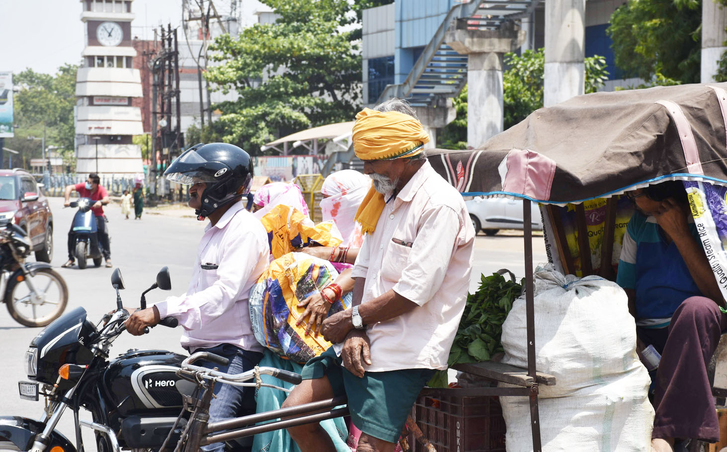 तपती गर्मी में जद्दोजहद