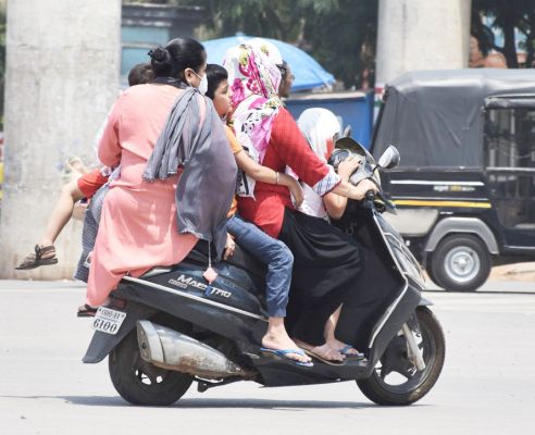 लोग तो जान देने पर आमादा हैं ही....