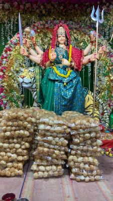 माता रानी को गुपचुप का चढ़ावा 