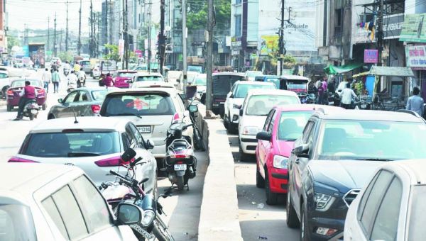 हाथ कांपते हैं पुलिस-निगम के...