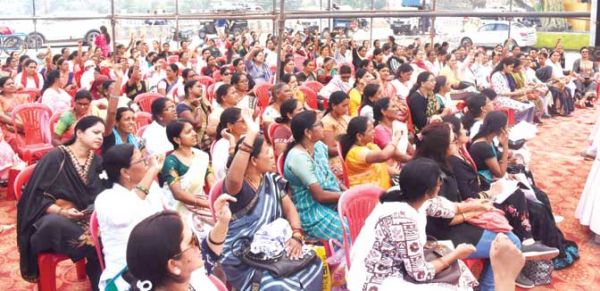पर्यवेक्षकों का धरना प्रदर्शन...